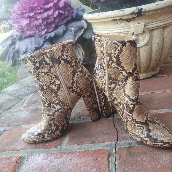 New snake skin print J Renee booties - Picture 13 of 14